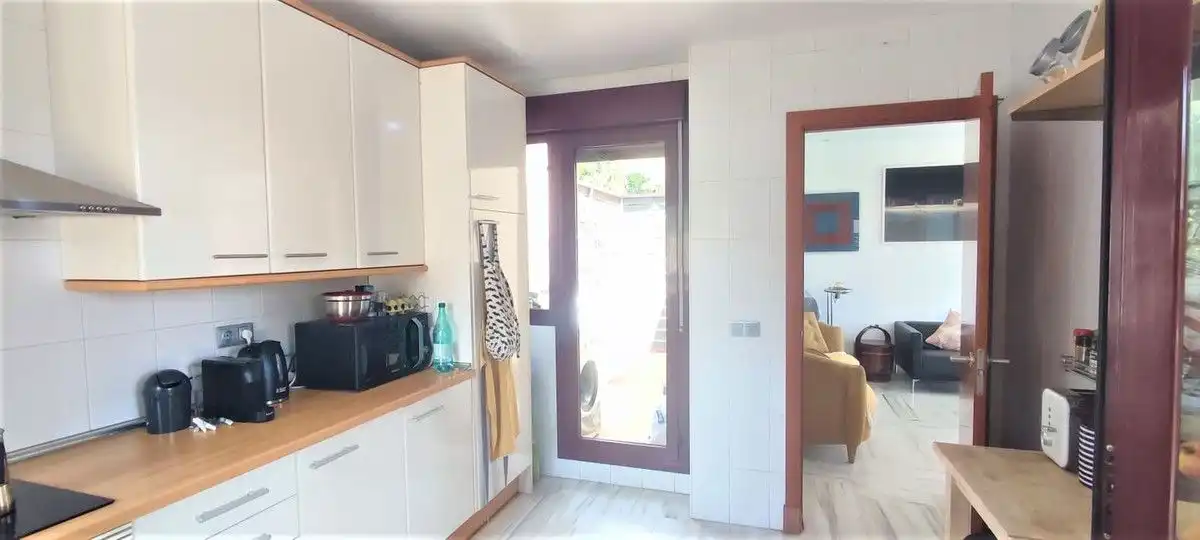 Küche von Haus oder Chalet zum Verkauf in Benahavís mit Klimaanlage, Heizung und Privatgarten