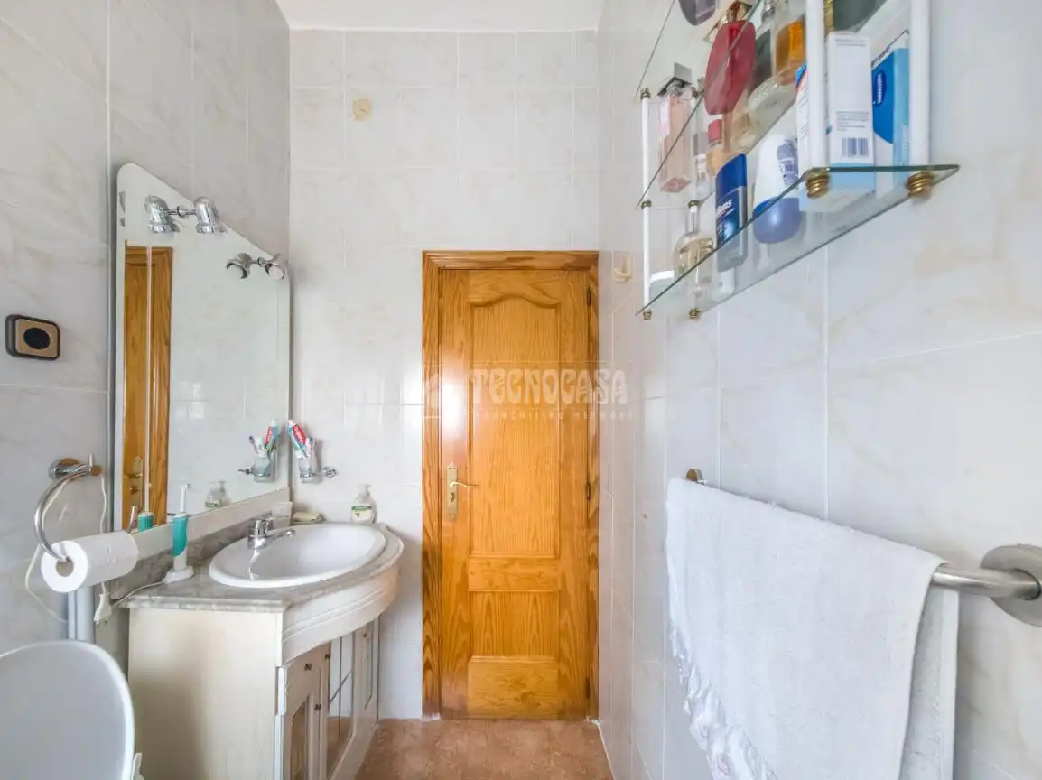 Baño de Casa adosada en venta en Campo Real con Aire acondicionado