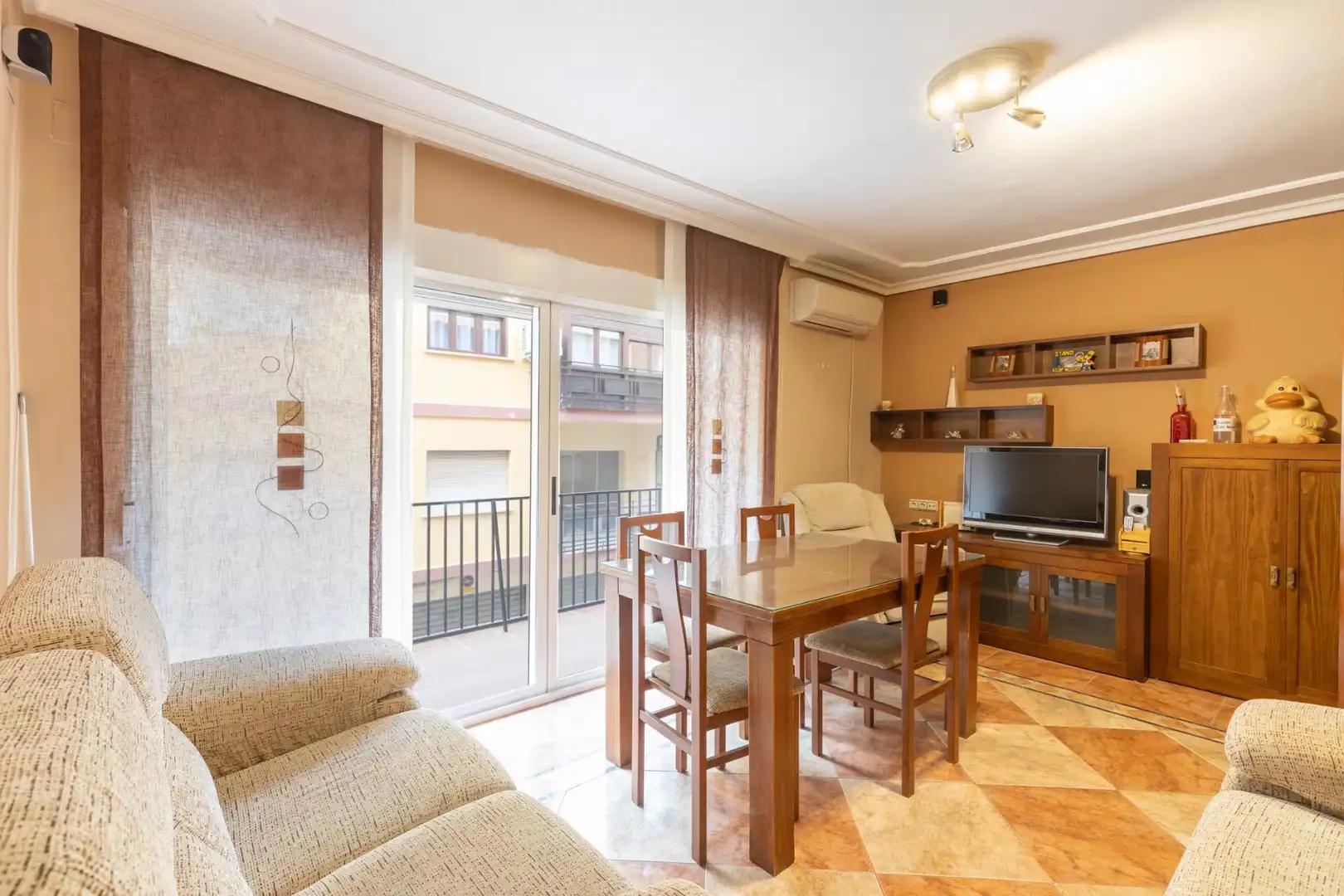 Wohnzimmer von Wohnung zum Verkauf in Guadix mit Heizung, Möbliert und Balkon