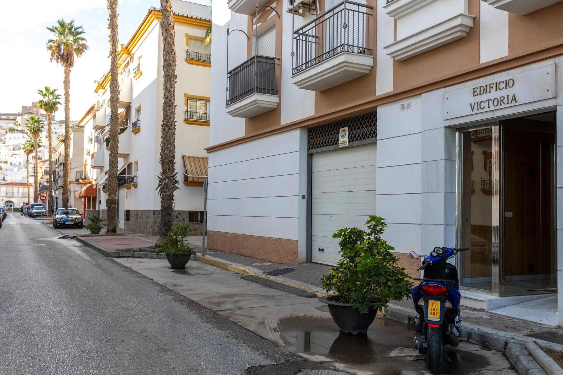 Vista exterior de Pis en venda en Salobreña amb Balcó