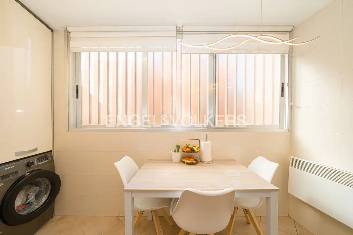 Menjador de Apartament en venda en Benidorm amb Aire condicionat i Piscina comunitària