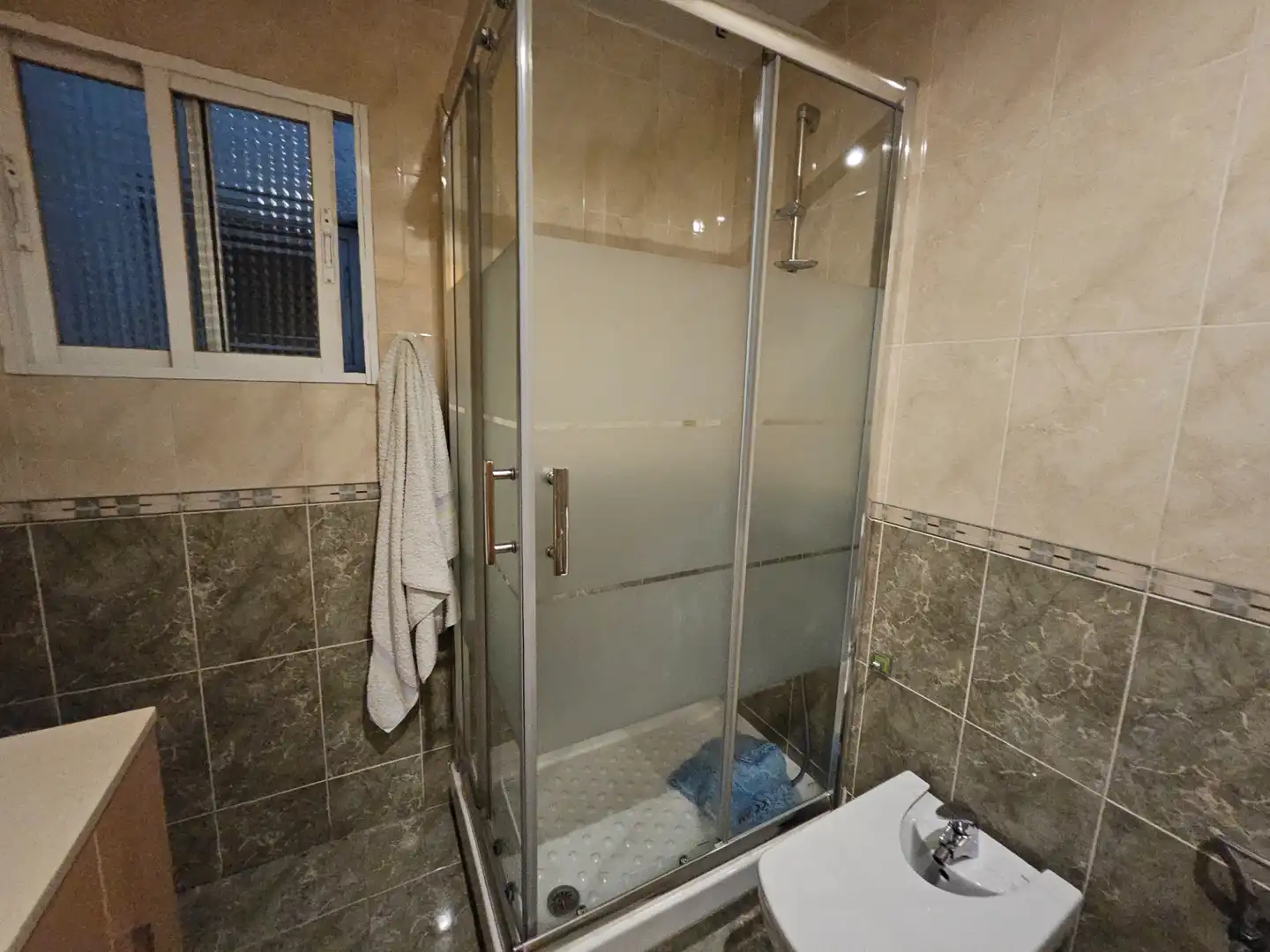 Bathroom of Flat for rent in Madrid  with Air Conditioner, Heating and Furnished