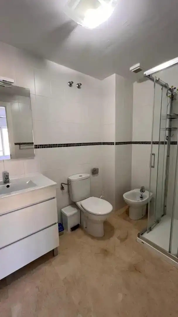 Baño de Dúplex de alquiler en Calpe / Calp con Aire acondicionado, Jardín privado y Parquet
