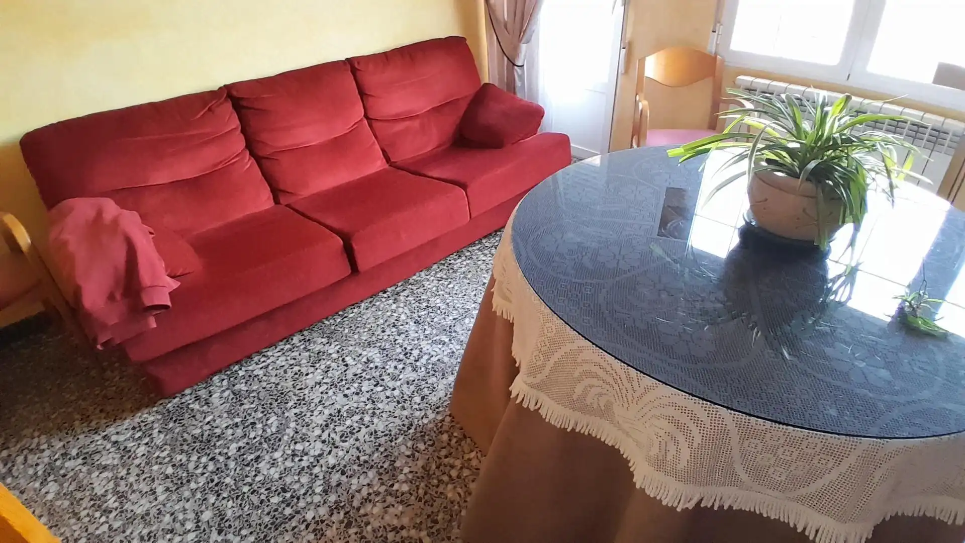 Sala d'estar de Pis en venda en Yecla amb Calefacció, Traster i Moblat