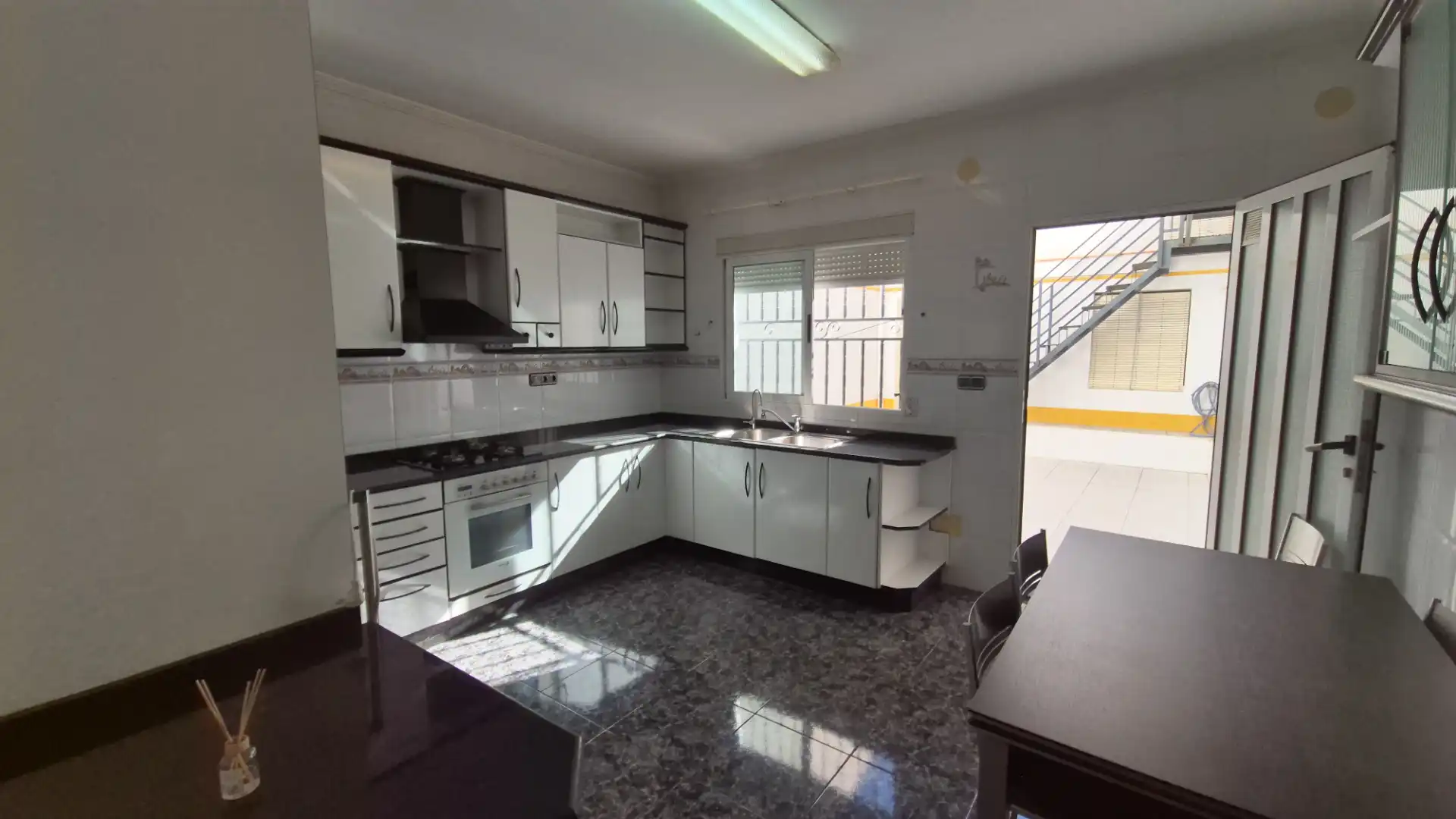Cuina de Casa adosada en venda en Alcantarilla amb Terrassa, Moblat i Balcó