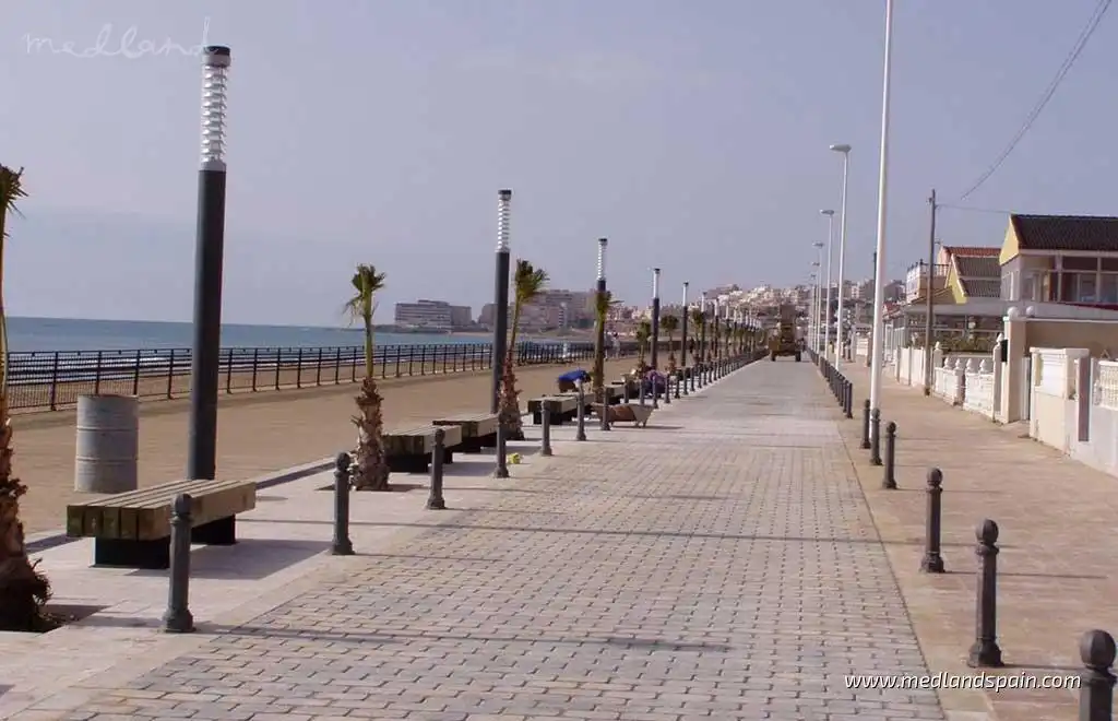 Detached house with garden for sale in Playa de los Locos, imagen 8