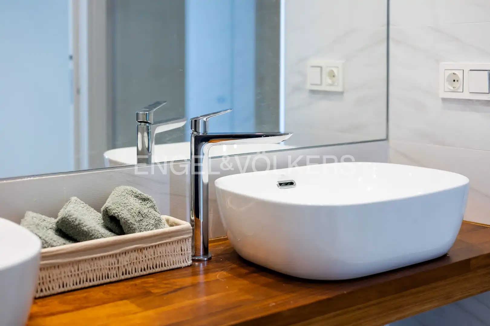 Bathroom of Attic for sale in Chipiona  with Air Conditioner, Heating and Terrace