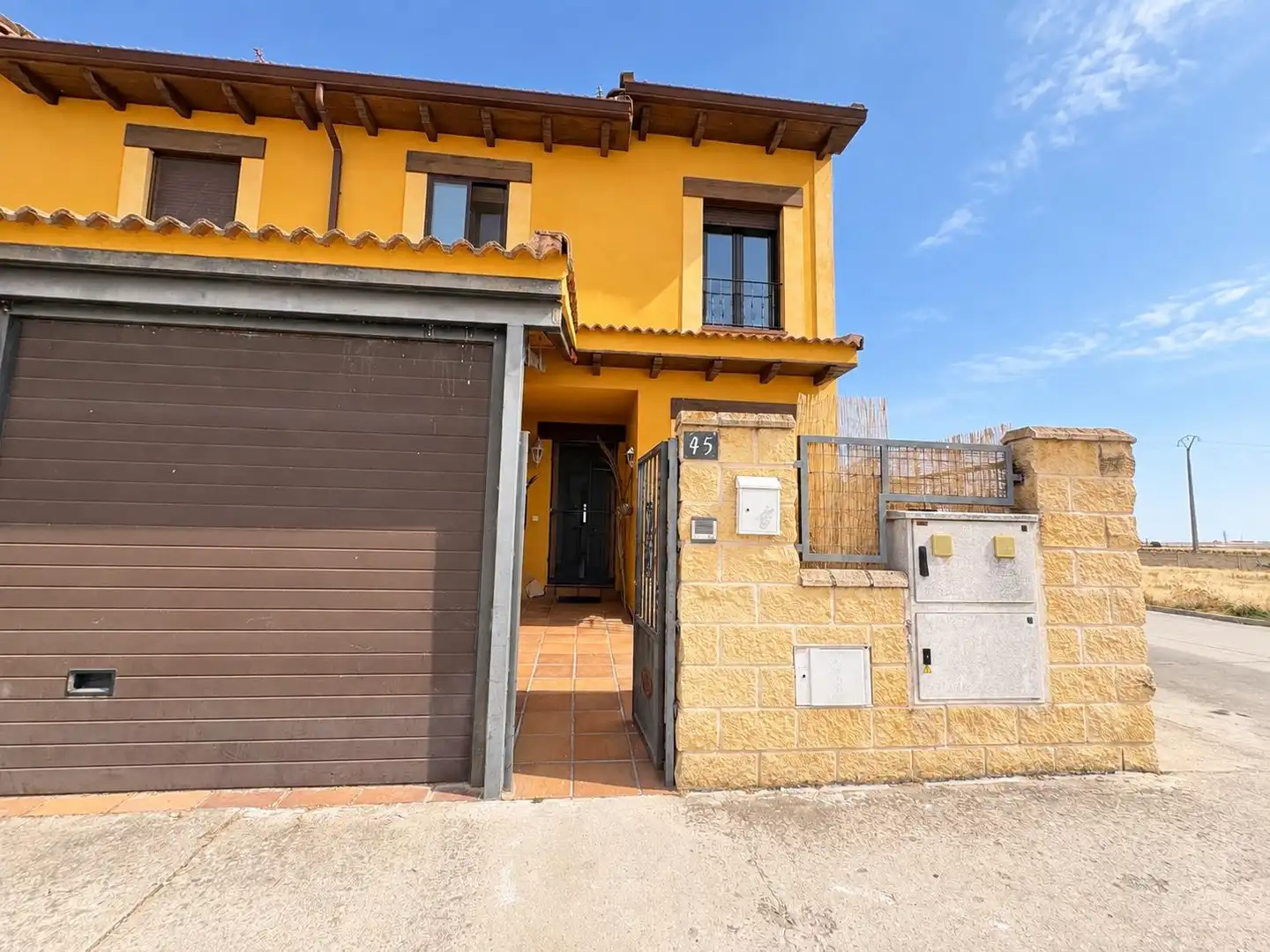 Vista exterior de Casa adosada en venta en Garcillán, Segovia