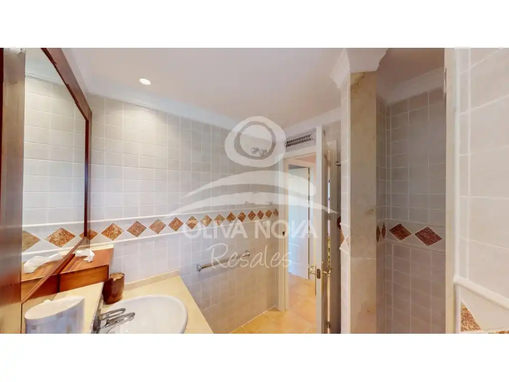 Baño de Casa o chalet en venta en Oliva con Terraza y Piscina