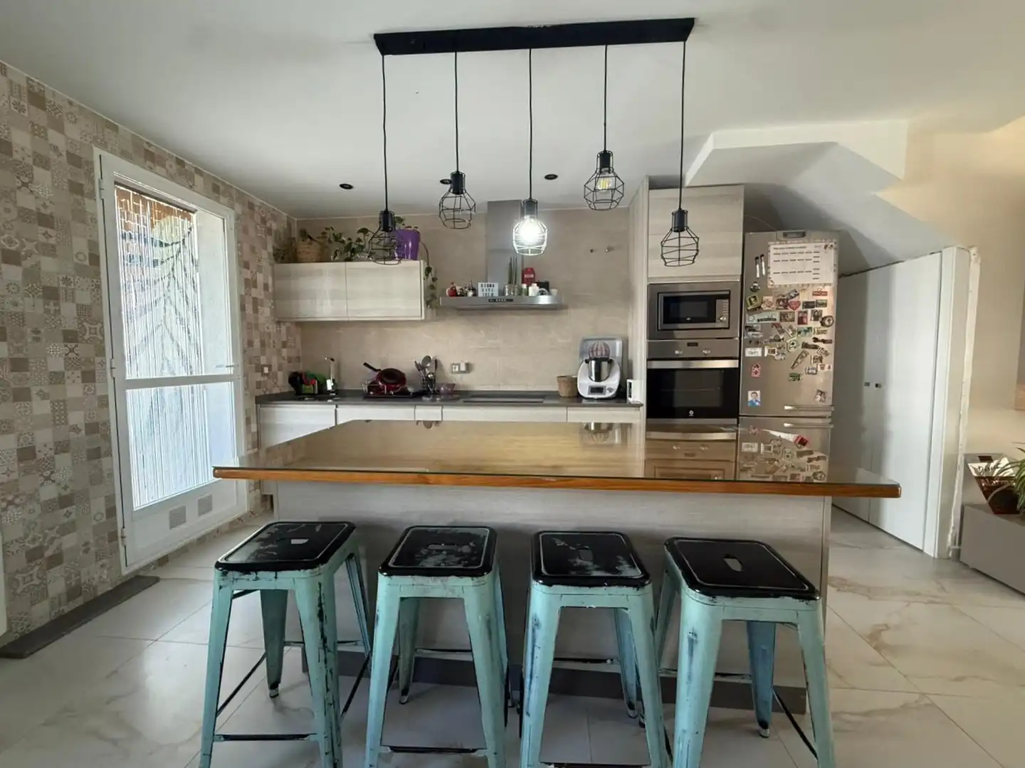 Küche von Einfamilien-Reihenhaus zum Verkauf in Mérida mit Klimaanlage, Heizung und Terrasse
