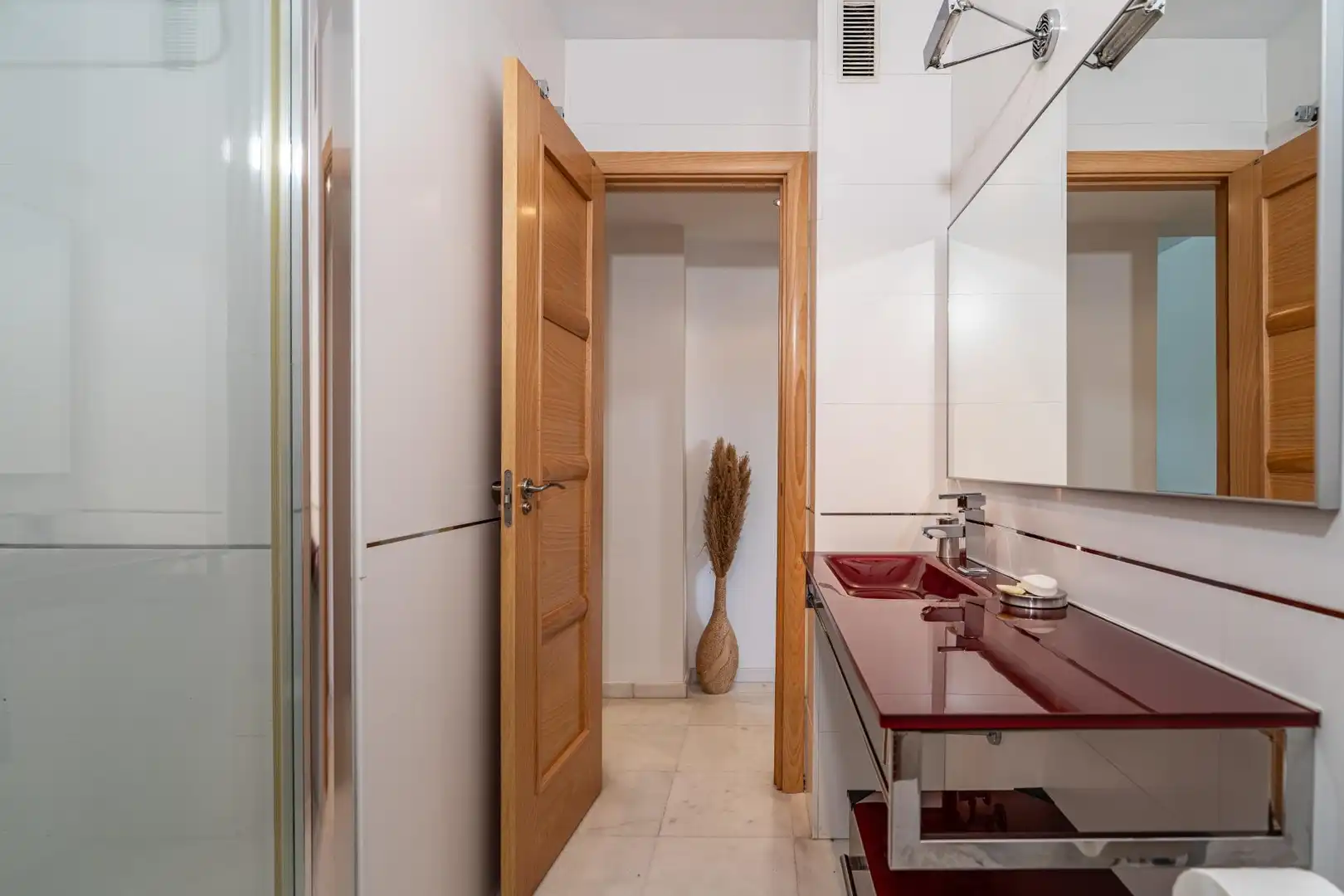 Bathroom of Flat for rent in Sevilla  with Air Conditioner, Heating and Furnished