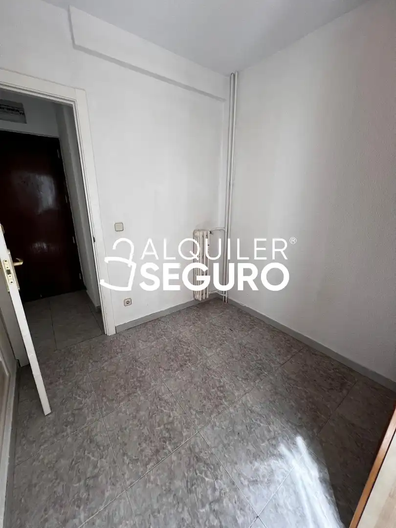 Dormitori de Pis de lloguer en Madrid amb Aire condicionat, Calefacció i Terrassa