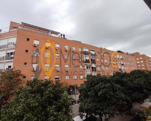 Vista exterior de Pis en venda en  Sevilla Capital amb Aire condicionat i Balcó