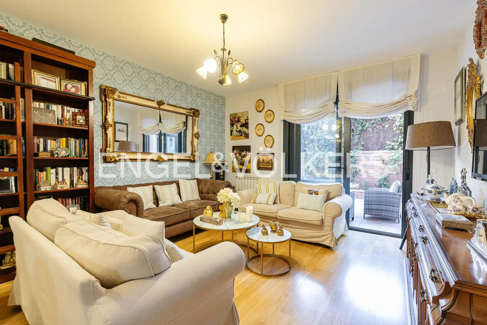 Living room of Flat for sale in Zona Monte El Pilar