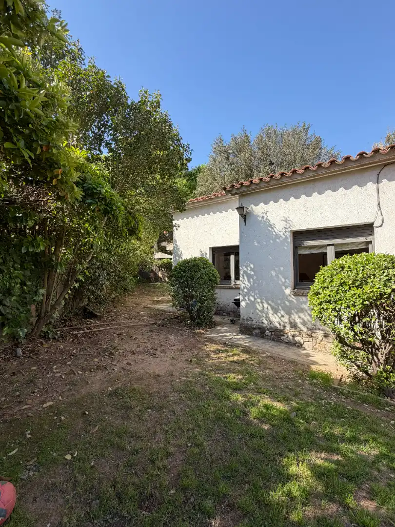 Vista exterior de Casa o xalet en venda en Sant Cugat del Vallès amb Calefacció, Jardí privat i Terrassa