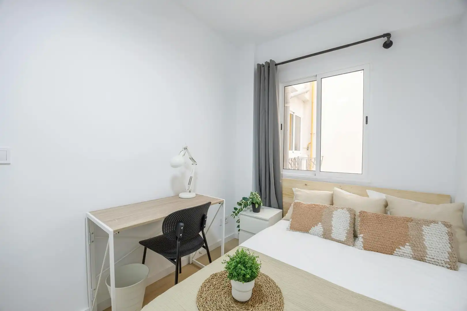 Schlafzimmer von Wohnung zur untervermieten in  Valencia Capital mit Möbliert und Waschmaschine