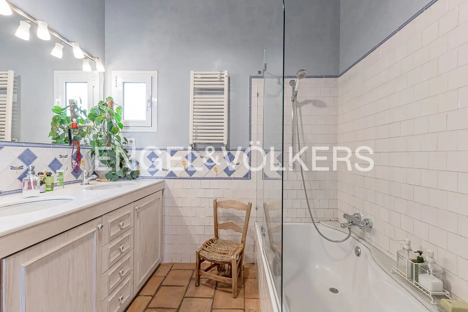 Bathroom of Duplexes for sale in Barcelona  with Air Conditioner, Heating and Private garden