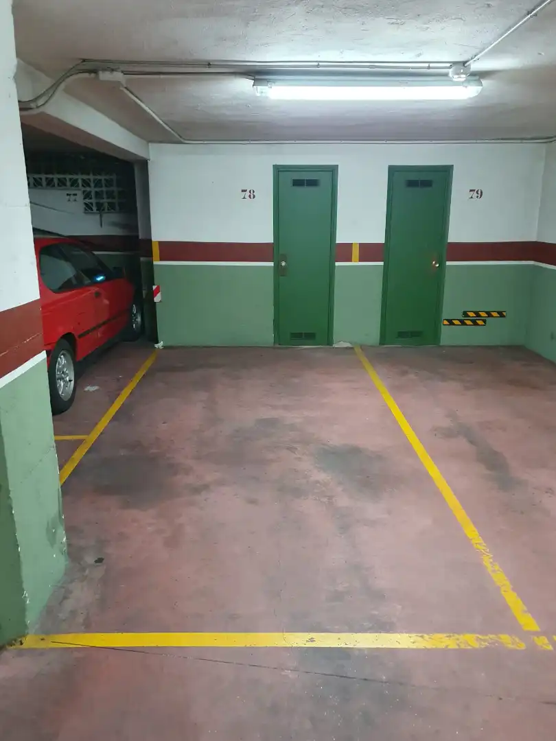 Parking de Piso en venta en Ourense Capital  con Calefacción, Parquet y Terraza