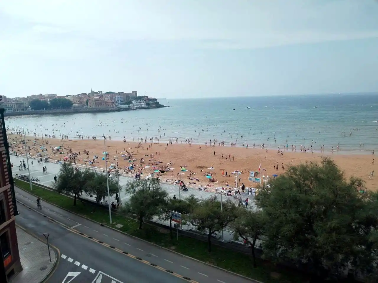 Vista exterior de Pis de lloguer en Gijón  amb Calefacció i Moblat