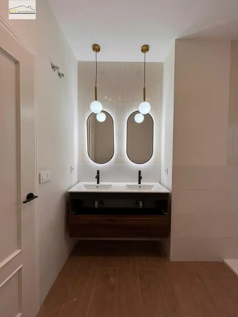 Bathroom of Flat for sale in Málaga  with Air Conditioner and Balcony