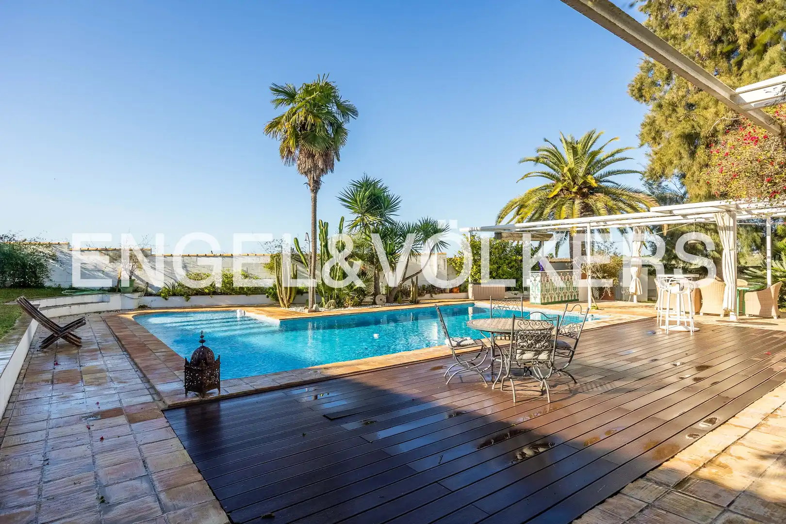 Swimming pool of Houses for sale in Valencina de la Concepción  with Air Conditioner, Heating and Private garden