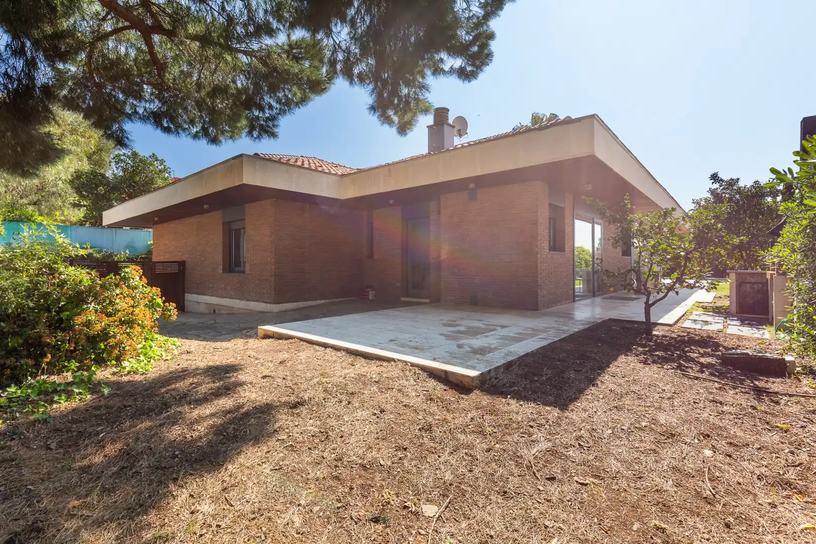 Vista exterior de Casa o chalet en venta en Esplugues de Llobregat con Aire acondicionado, Calefacción y Trastero