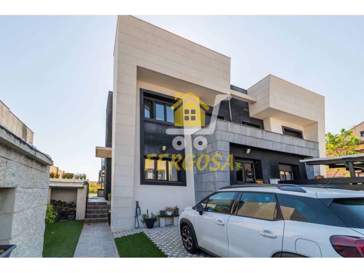Exterior view of Single-family semi-detached for sale in Navalcarnero  with Air Conditioner, Heating and Private garden