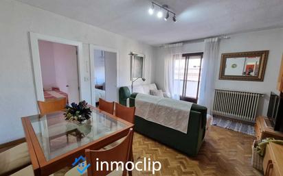 Sala d'estar de Àtic de lloguer en Salamanca Capital amb Terrassa