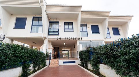 Foto 3 de Casa adosada en venta en Nuevo Centro, Sagunto / Sagunt