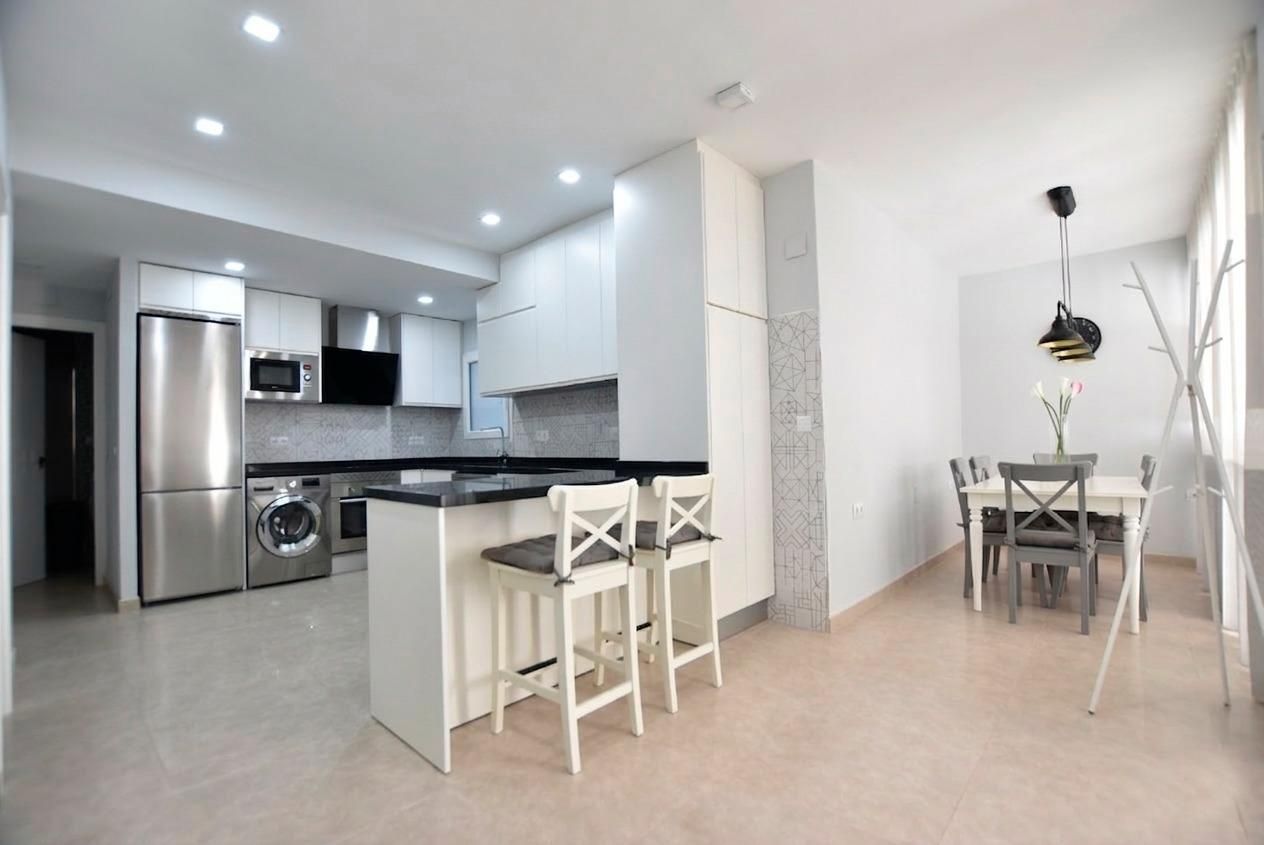 Cuina de Pis de lloguer en  Granada Capital amb Aire condicionat, Moblat i Balcó