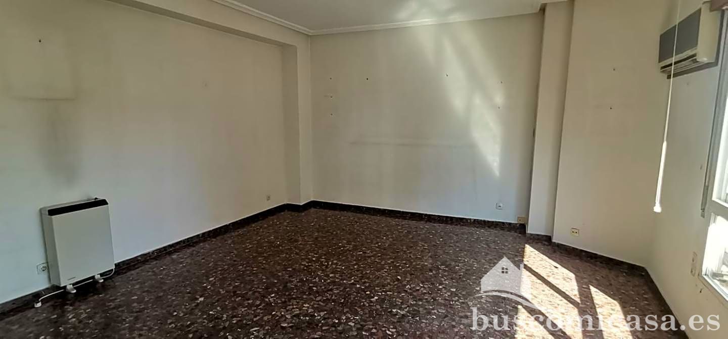 Flat for rent in Isaac Peral, Centro ciudad