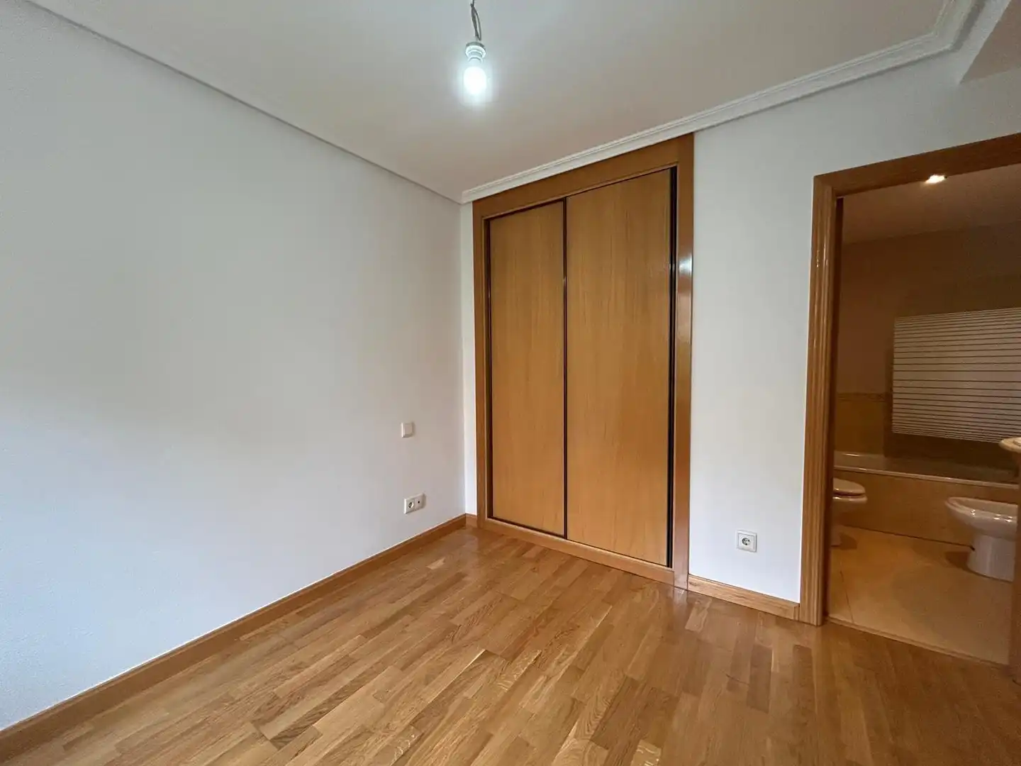 Bedroom of Flat for sale in Madrid  with Air Conditioner, Heating and Community pool