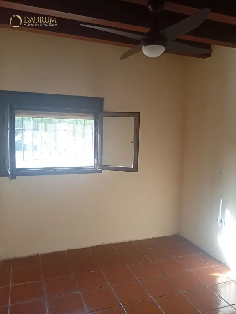 Dormitori de Casa o xalet en venda en La Rinconada amb Aire condicionat i Piscina