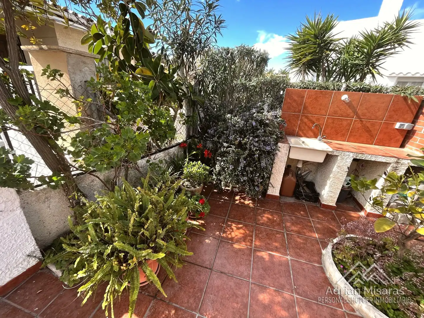 Terrasse von Einfamilien-Reihenhaus zum Verkauf in Deltebre mit Klimaanlage, Heizung und Privatgarten