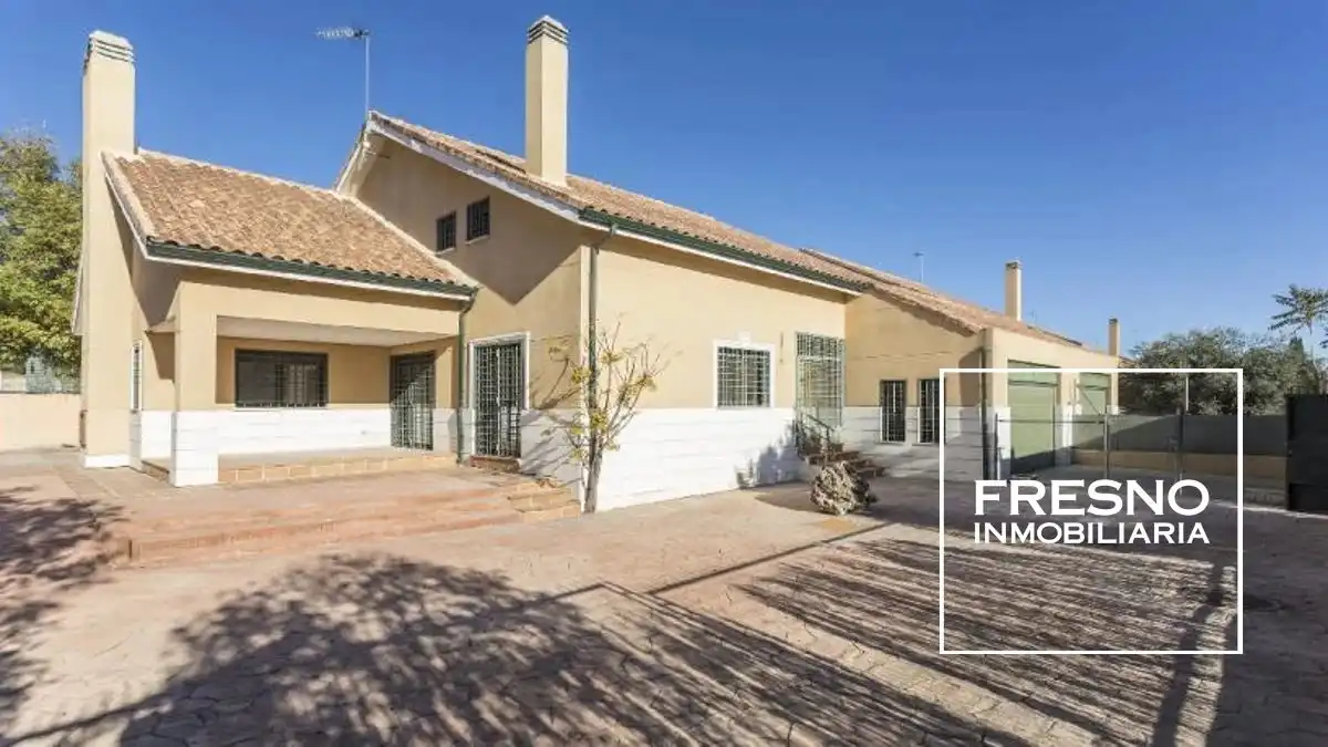 Vista exterior de Casa adosada en venta en Rivas-Vaciamadrid con Jardín privado
