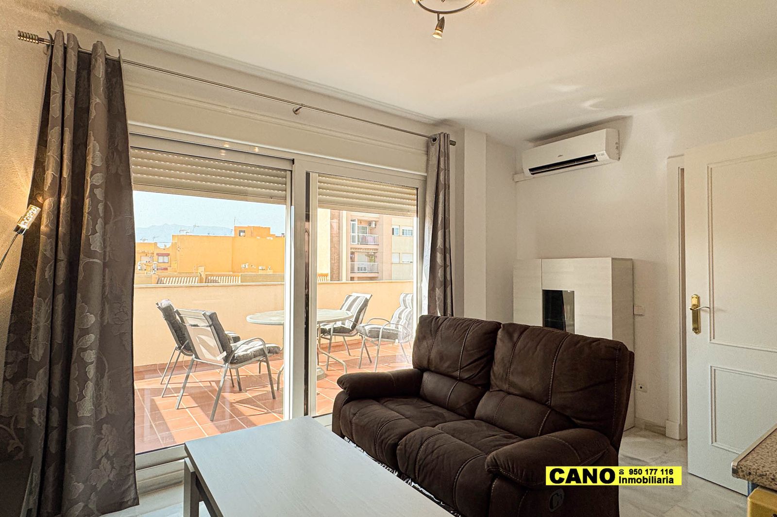 Sala de estar de Piso en venta en Roquetas de Mar con Terraza y Piscina