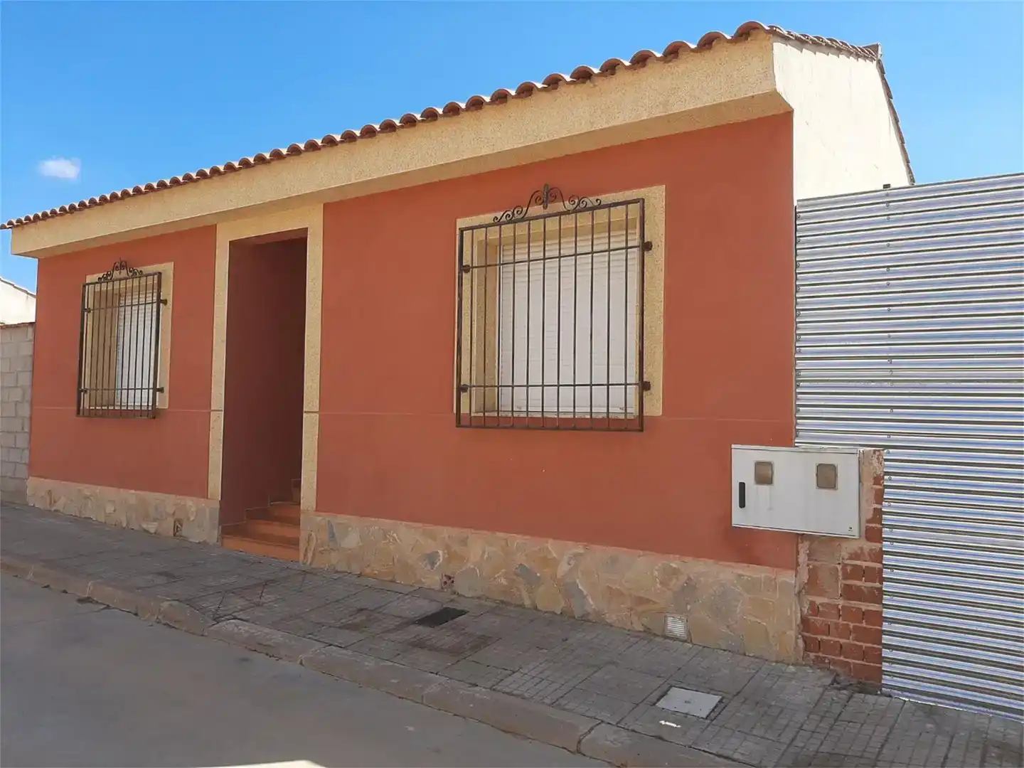 Exterior view of Houses for sale in Las Labores  , Ciudad Real