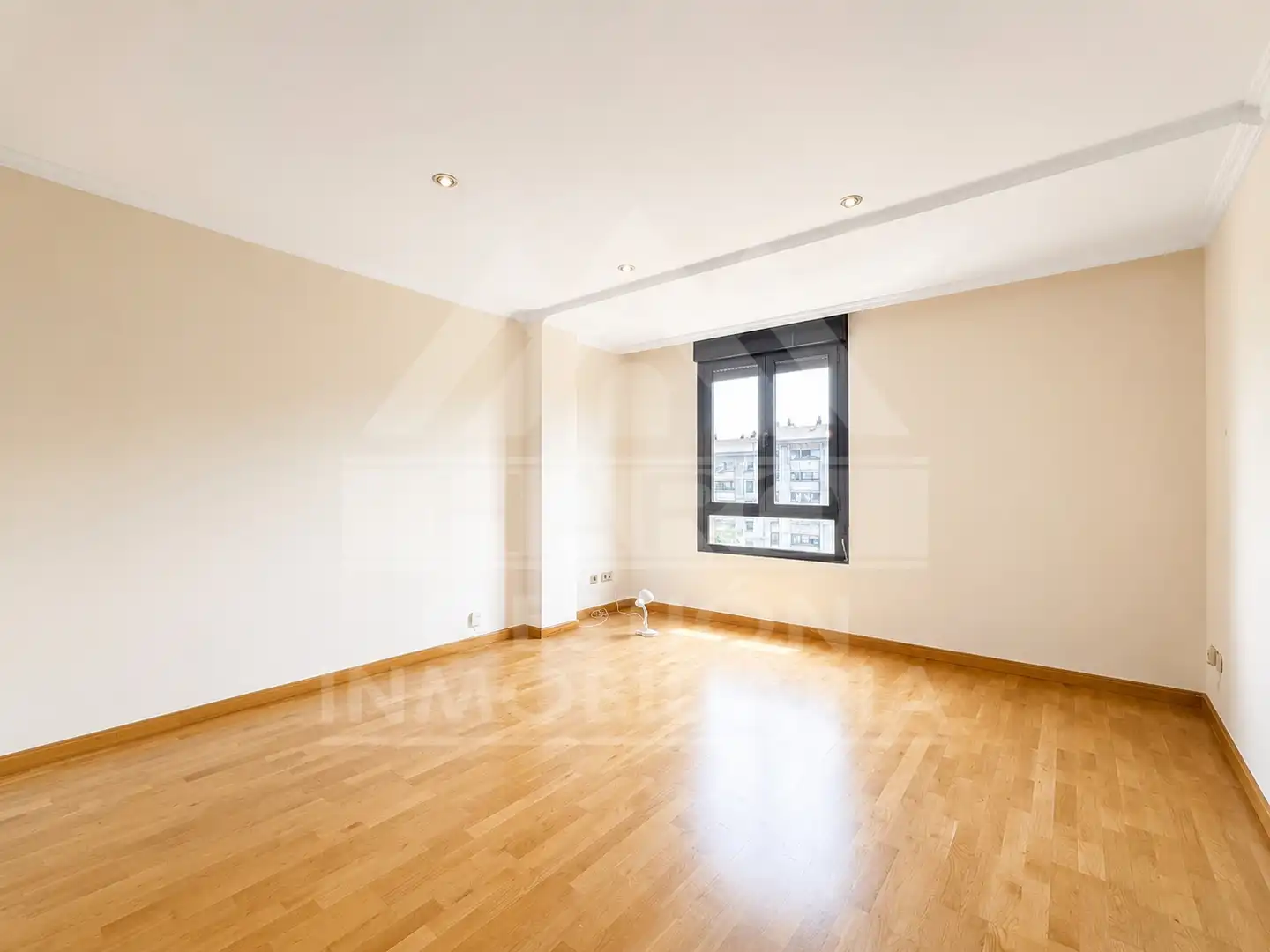 Schlafzimmer von Wohnung zum Verkauf in Madrid mit Klimaanlage, Ofen und Waschmaschine