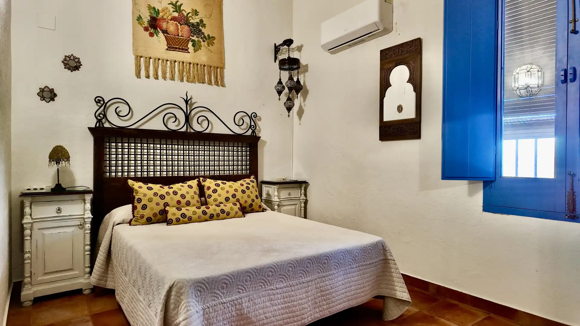 Habitación de Finca rústica en venta en Santaella con Aire acondicionado, Jardín privado y Terraza
