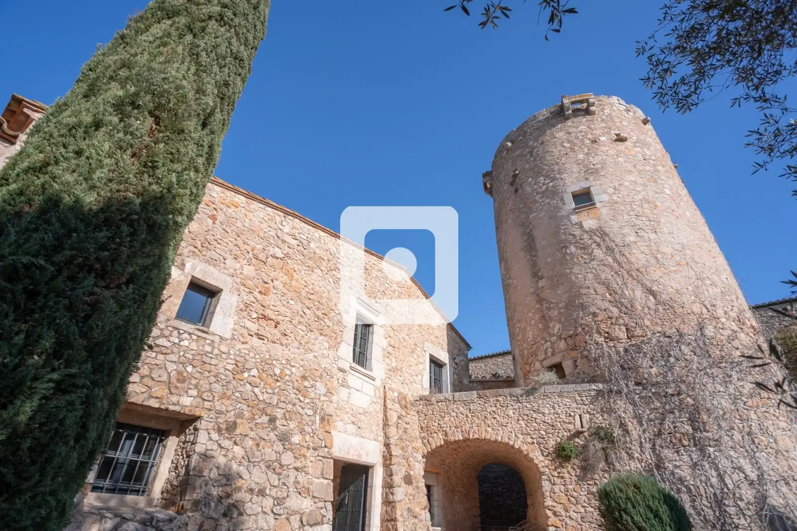 Vista exterior de Finca rústica en venda en L'Escala amb Calefacció i Piscina