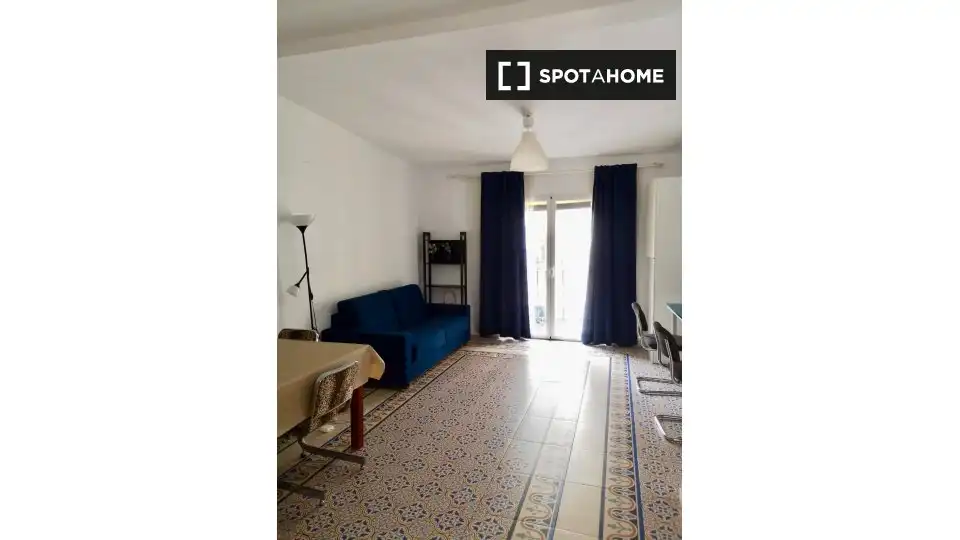 Room in Cortes - Huertas