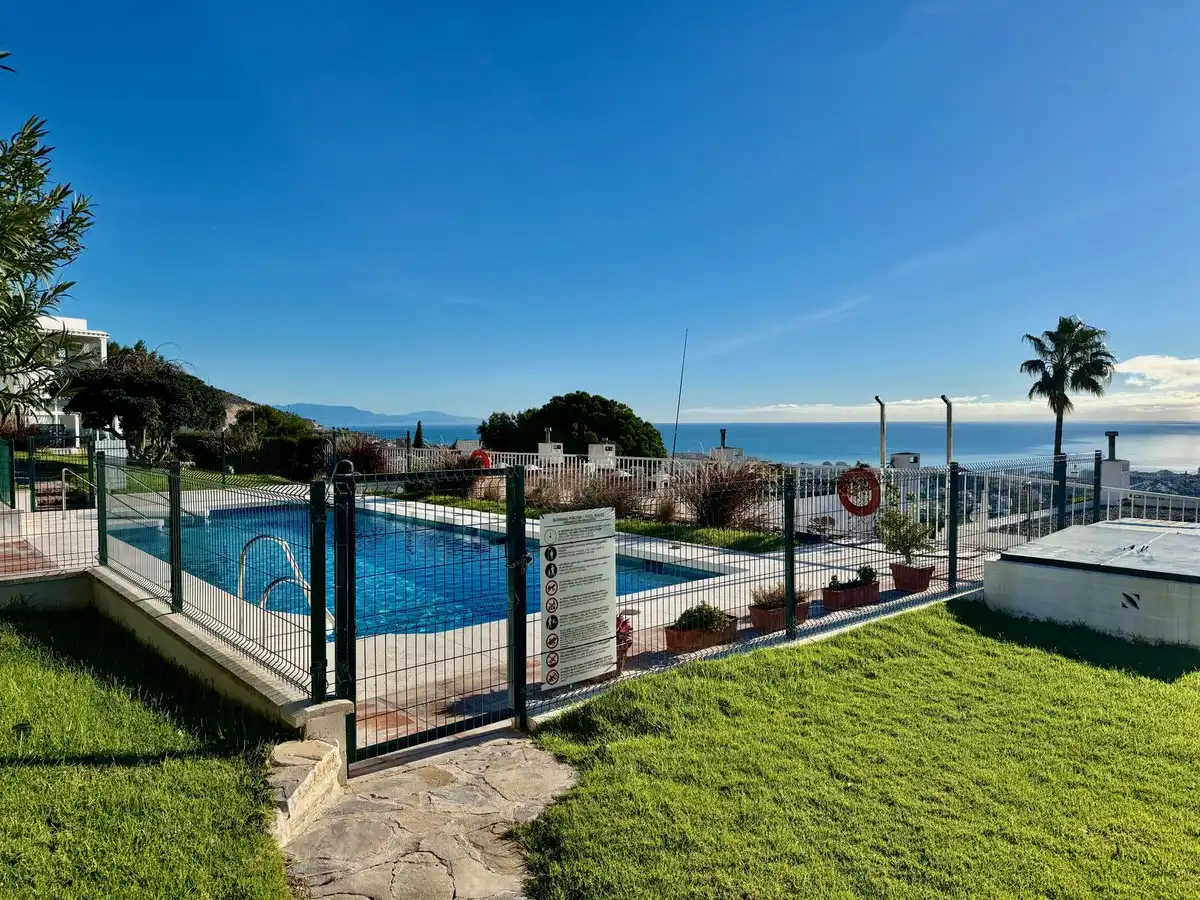 Piscina de Casa adosada en venta en Benalmádena con Aire acondicionado, Terraza y Piscina comunitaria