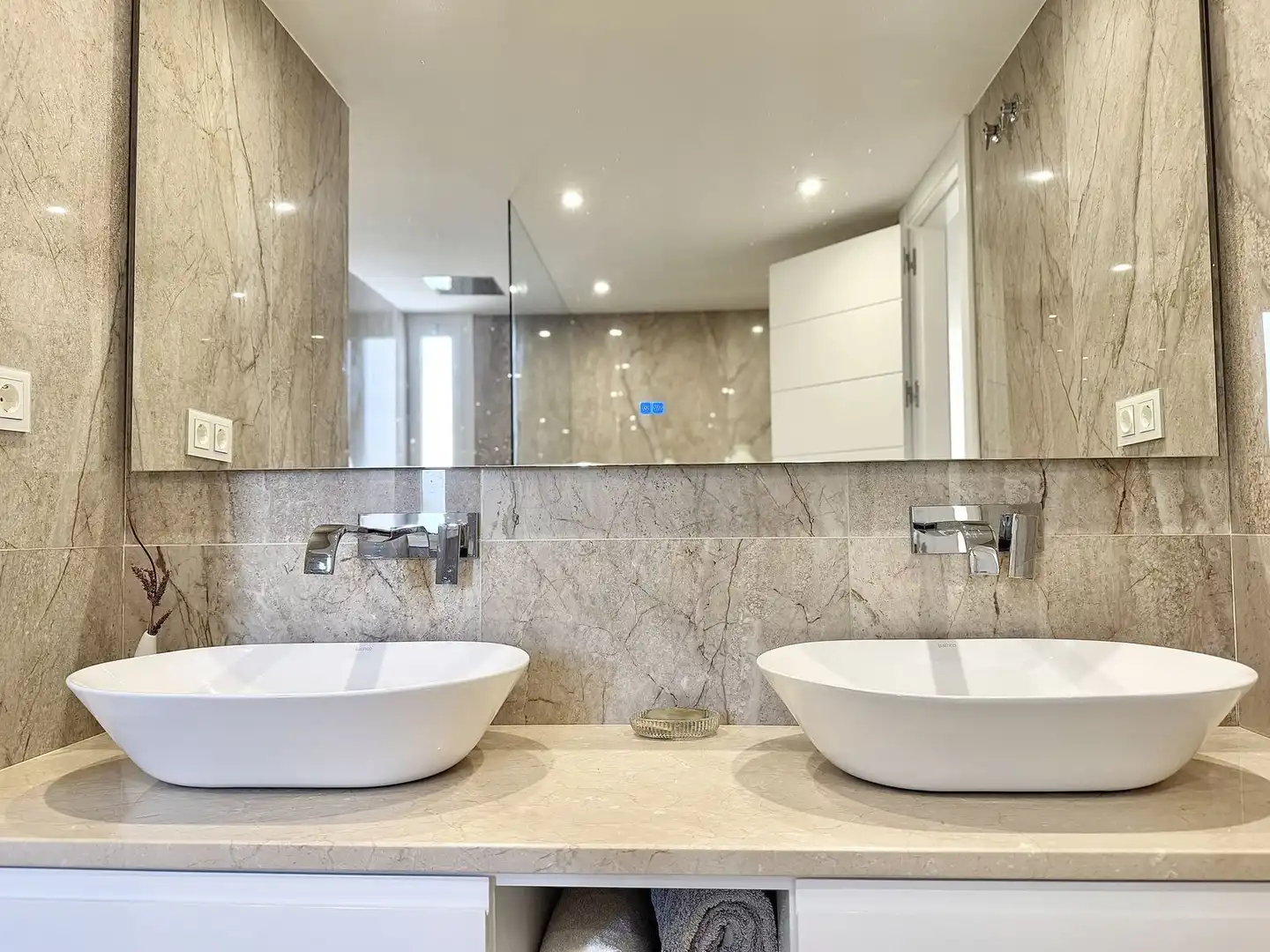 Bathroom of Flat for sale in Benahavís  with Air Conditioner, Terrace and Furnished