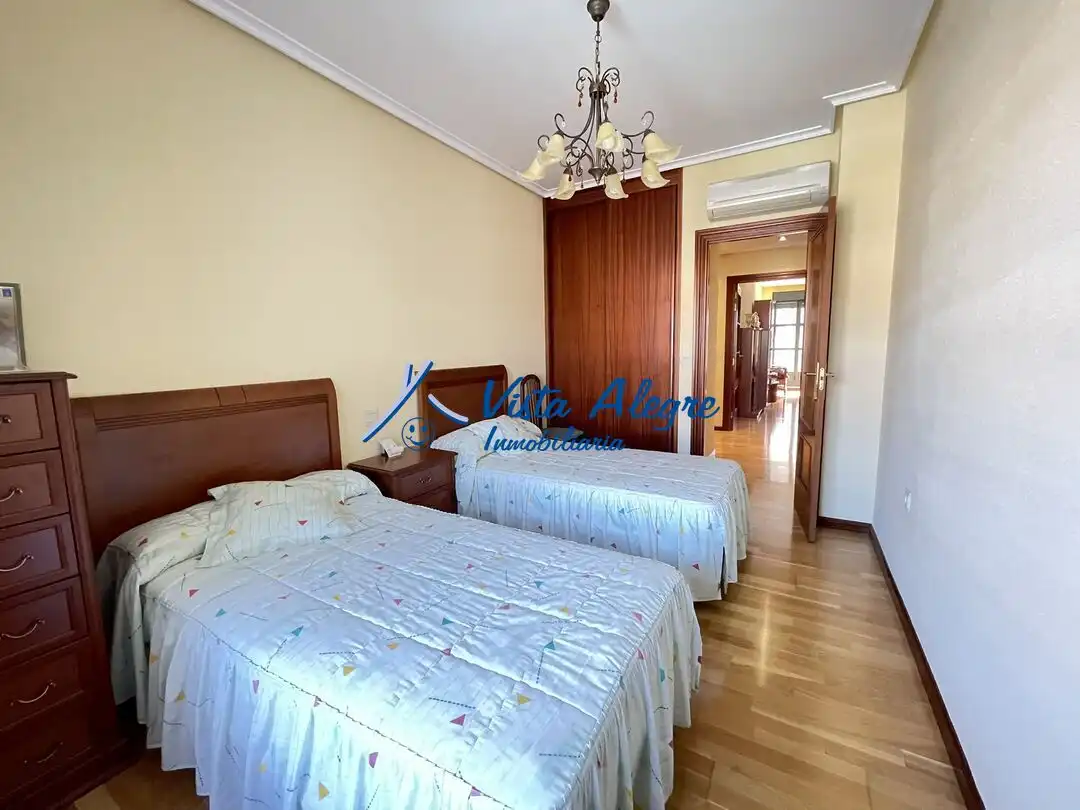 Bedroom of Flat for sale in Haro  with Air Conditioner, Heating and Parquet flooring