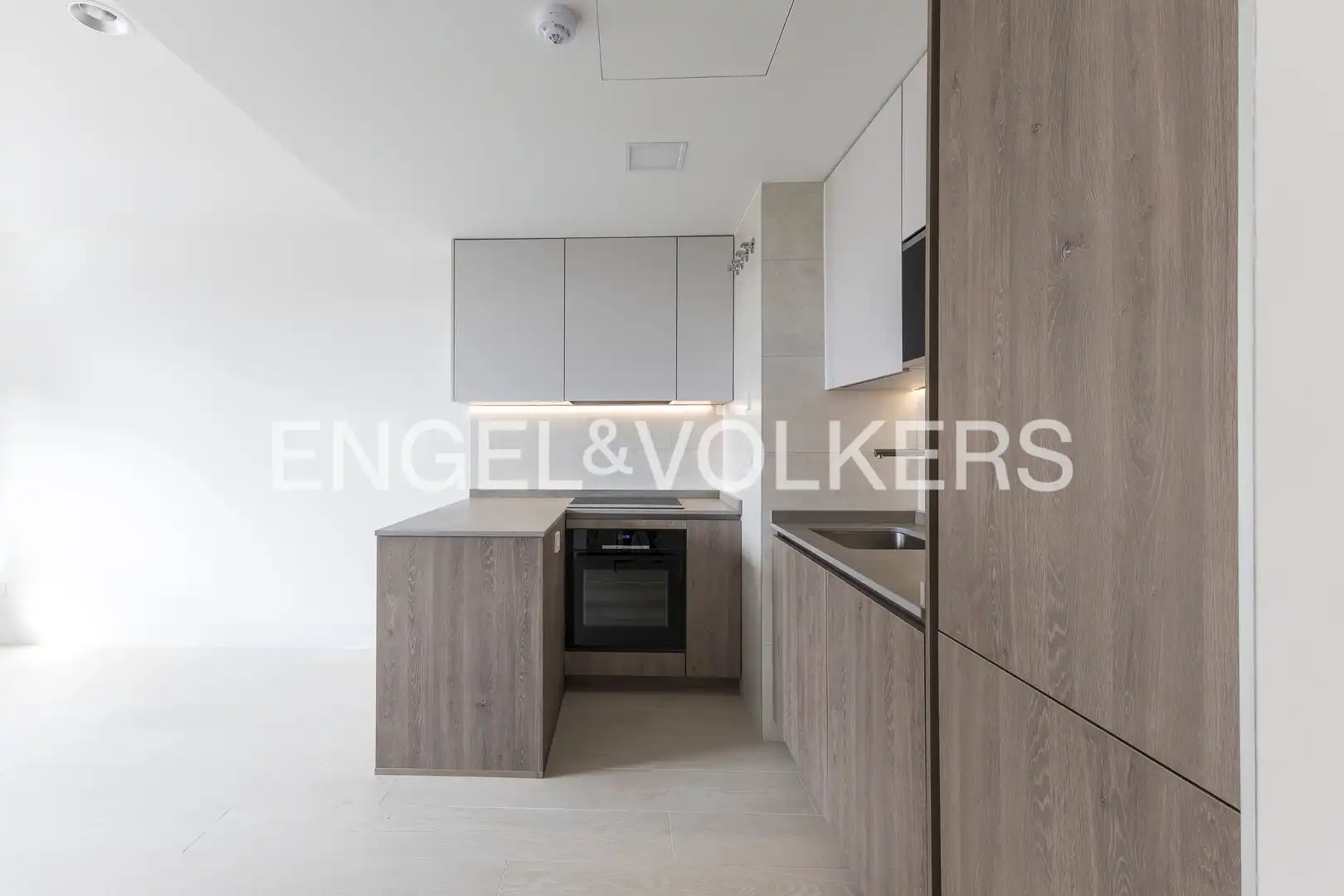Kitchen of Flat for rent in Madrid  with Air Conditioner, Heating and Storage room