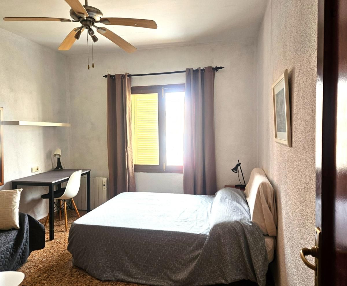 Dormitori de Casa o xalet per a compartir en  Palma de Mallorca amb Moblat, Forn i Rentadora