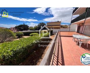 Vista exterior de Apartament en venda en Roses amb Aire condicionat, Terrassa i Balcó