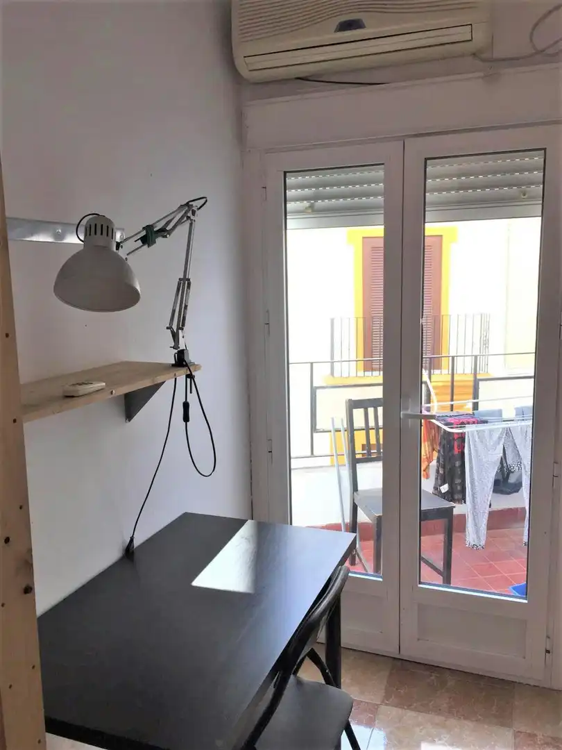 Terrasse von Wohnung zur untervermieten in Sevilla mit Klimaanlage, Möbliert und Waschmaschine