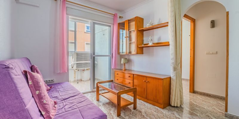 Dormitori de Pis en venda en Torrevieja amb Aire condicionat, Terrassa i Moblat