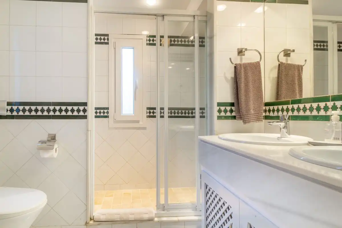 Baño de Casa o chalet en venta en Marbella con Aire acondicionado, Jardín privado y Amueblado